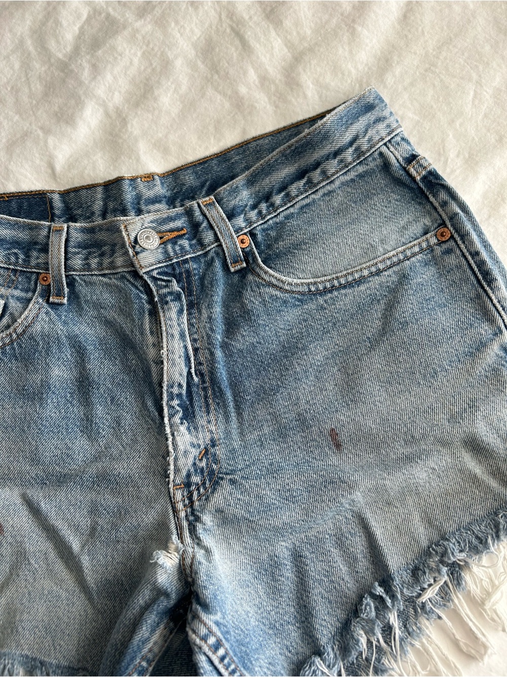 Levi's 550s Light Wash Distressed Denim Cutoff Shorts - Picture 4 of 15